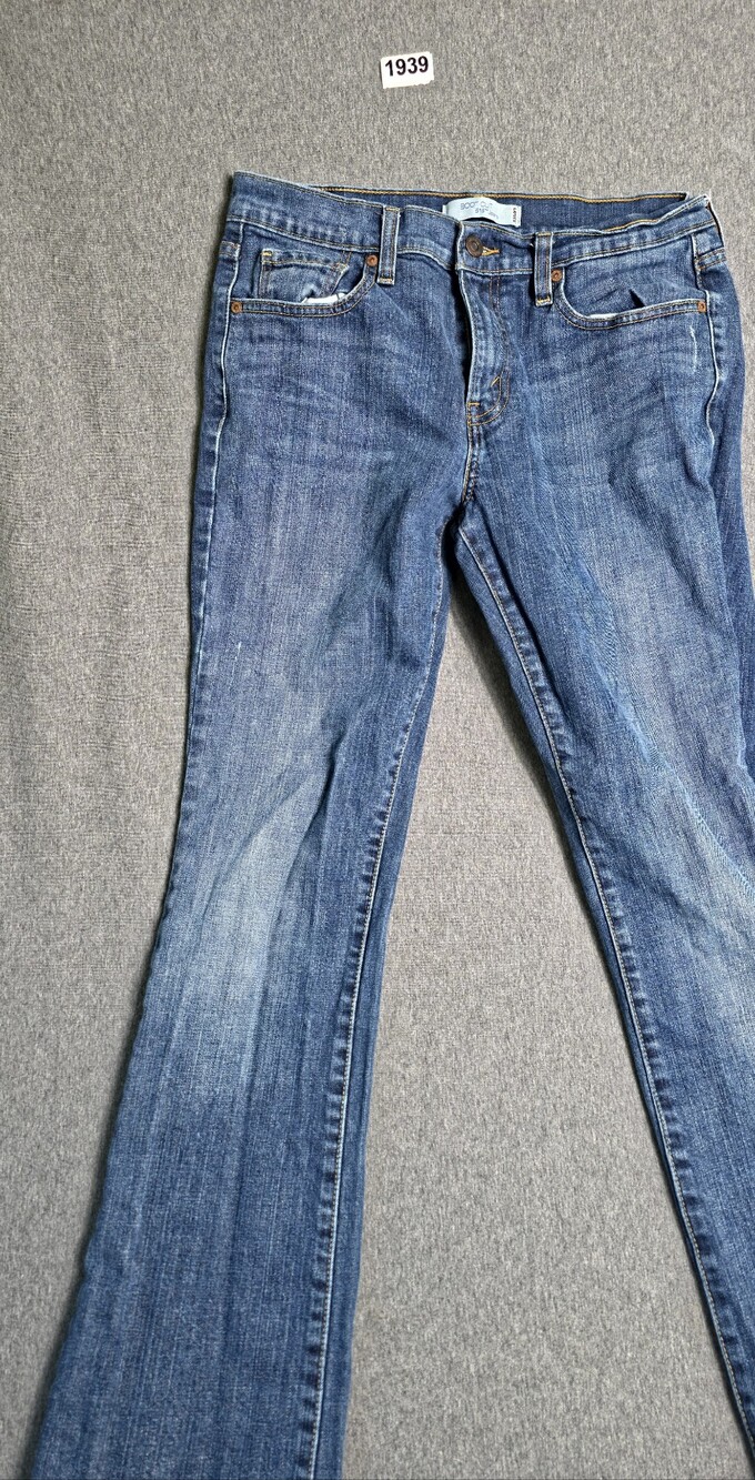 Levi's 515 Women's Blue Bootcut  Jeans - Medium Wash Flap pockets. Mom. Classic